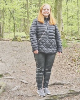 Mein Leben mit der Diagnose ADHS und Depression - Lara glücklich im Wald 3 Mein Leben mit der Diagnose ADHS und Depression - Lara glücklich im Wald